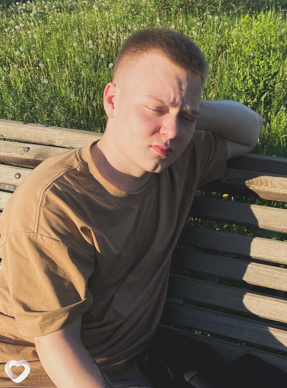 Антон, 21, Екатеринбурге — анкета №2663450