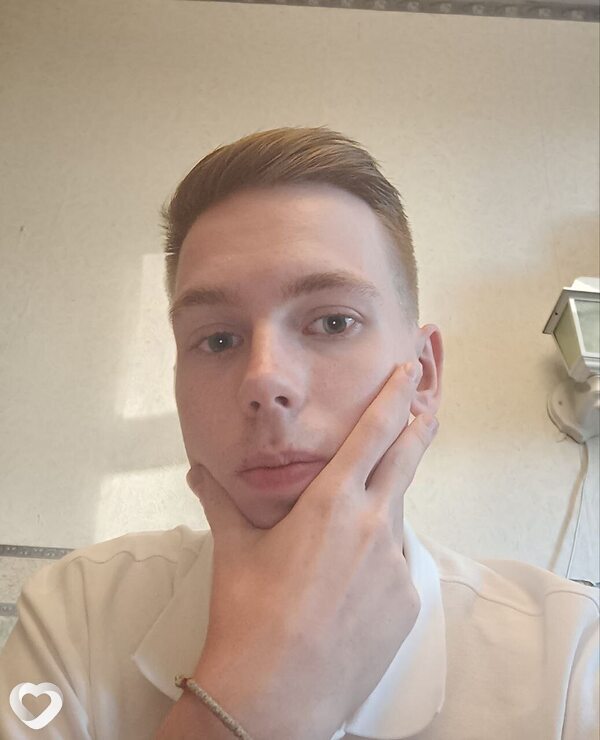 Максим, 22, Москве — анкета №2669614