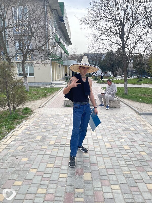 Артем, 20, Симферополе — анкета №2673347
