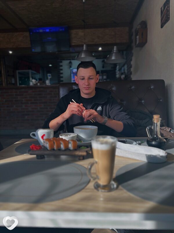 Артем, 25, Керчи — анкета №2673437