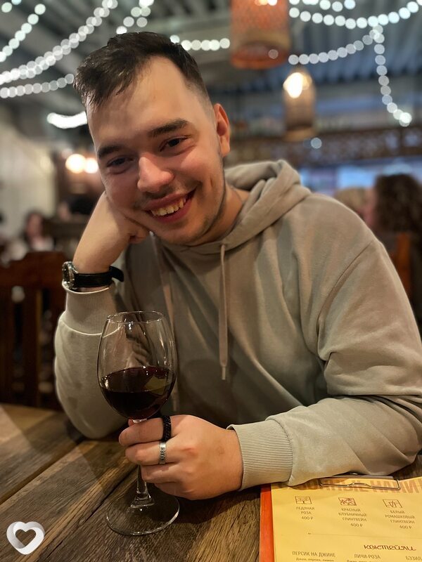 Максим, 21, Москве — анкета №2674092