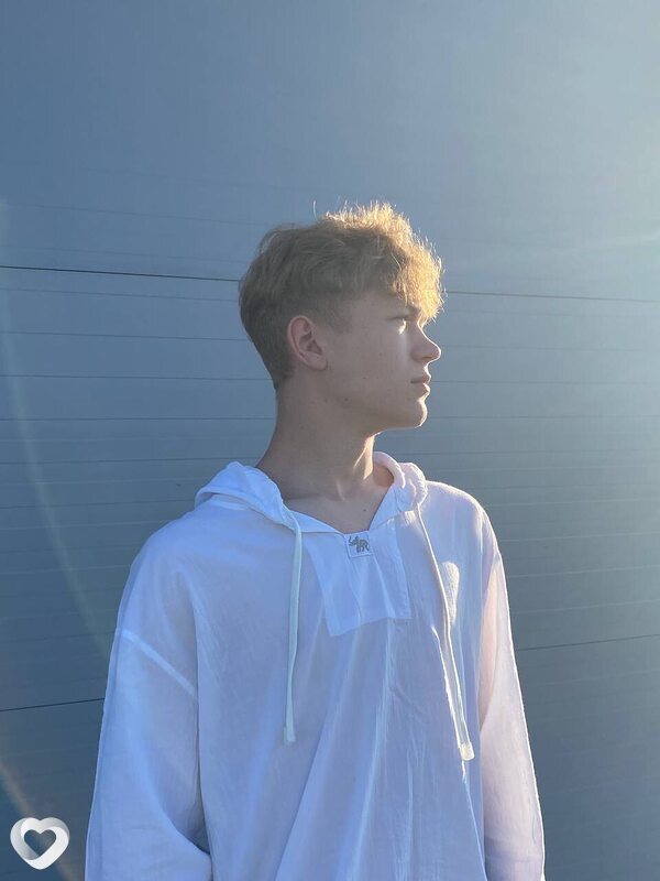 Арсений, 19, Магнитогорске — анкета №2676229