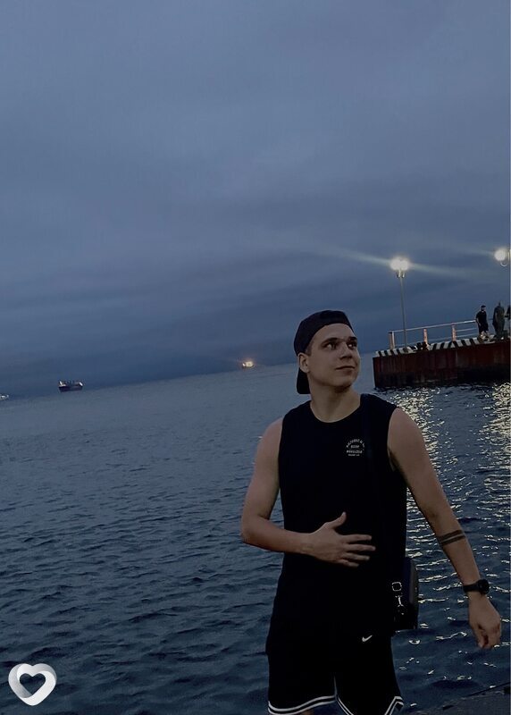 Артем, 24, Уссурийске — анкета №2681642