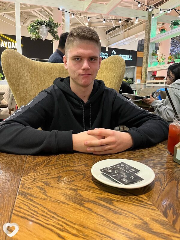 Алекандр, 25, Москве — анкета №2685201