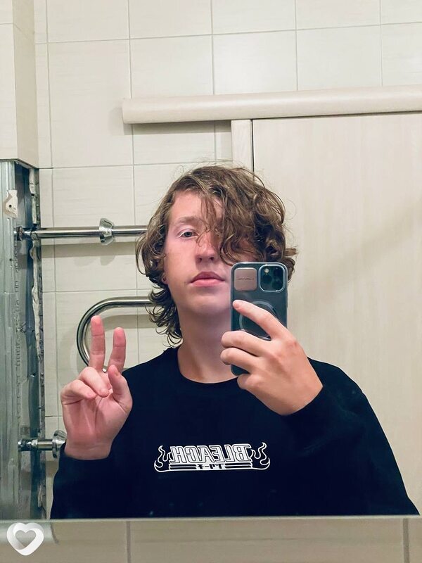 Андрей, 19, Санкт-Петербурге — анкета №2688504