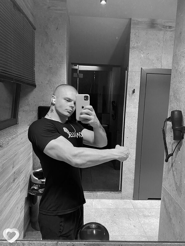 Artem, 21, Познань — анкета №2690094