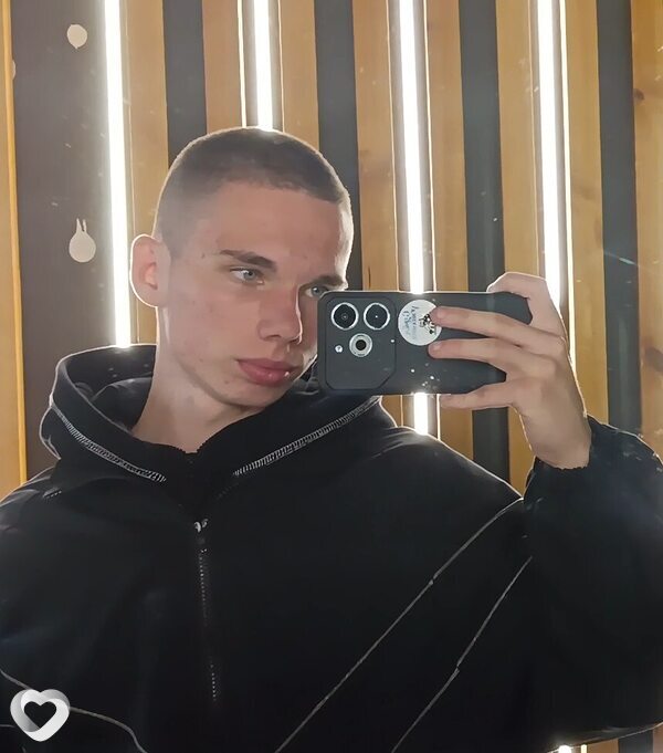 Макар, 18, Барнауле — анкета №2694144