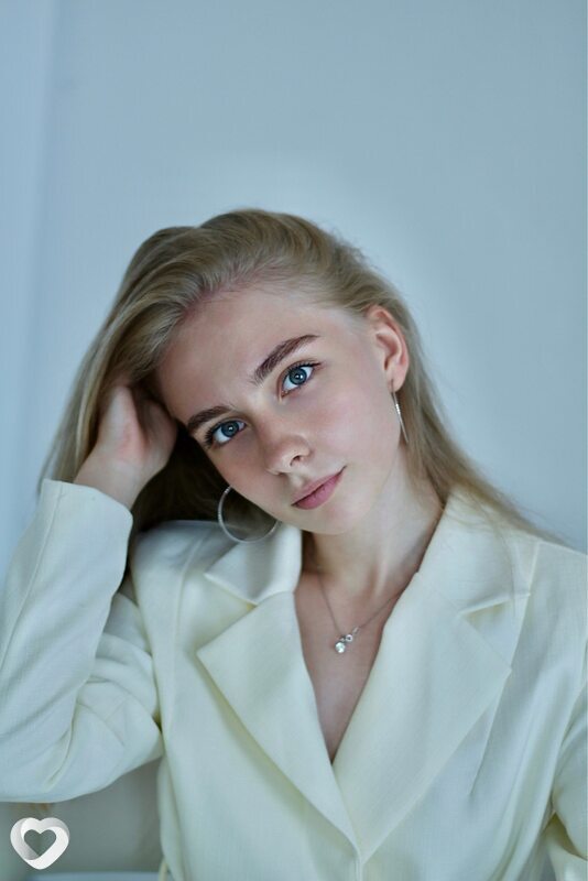 Алина, 21, Брянске — анкета №2694365