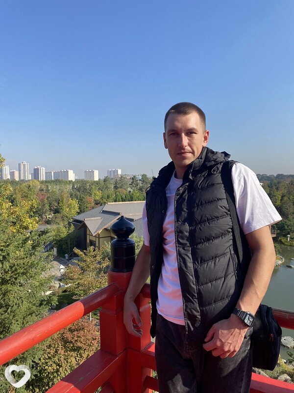 Руслан, 27, Снежном — анкета №2694980
