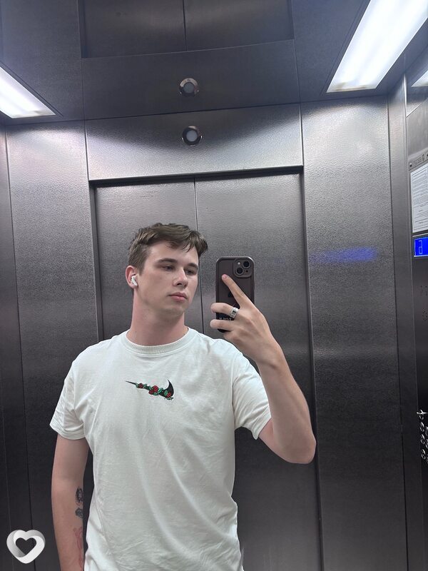 Артемий, 24, Новосибирске — анкета №2697412