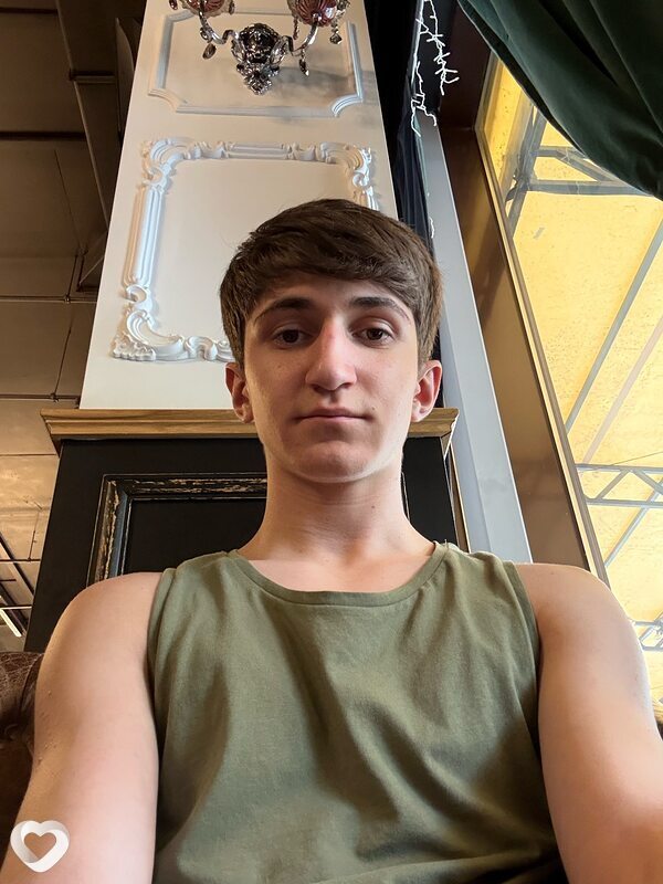 Алекс, 19, Краснодаре — анкета №2698179
