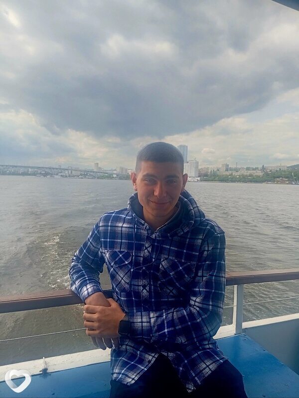 Макс, 21, Гатчине — анкета №2698835