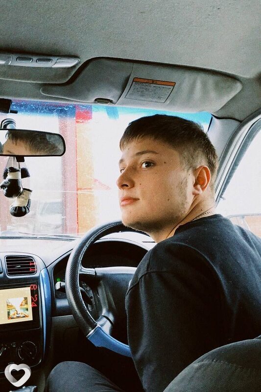 Максим, 23, Москве — анкета №2701842