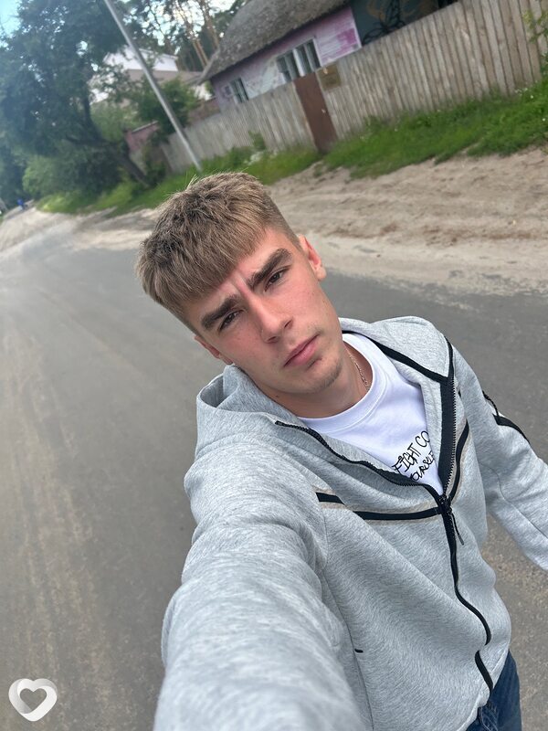 Ярослав, 21, Москве — анкета №2701545