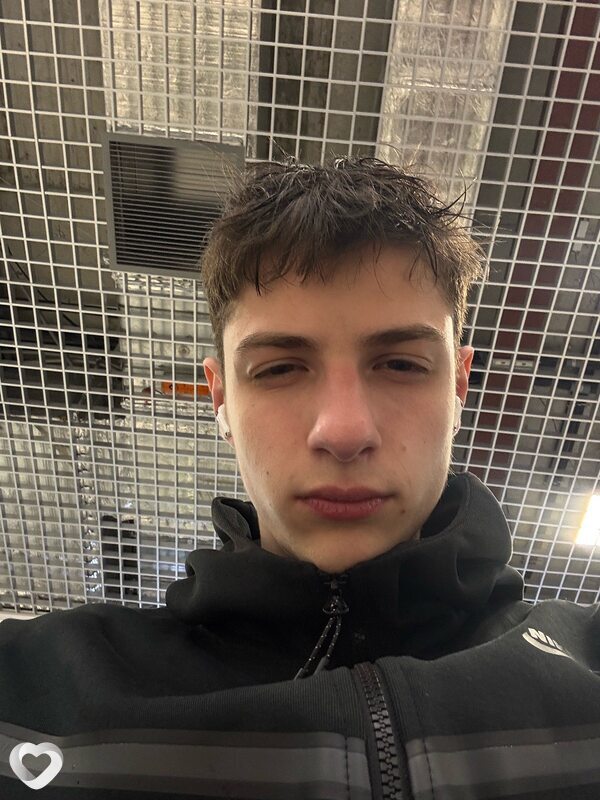 Алекс, 21, Санкт-Петербурге — анкета №2701785
