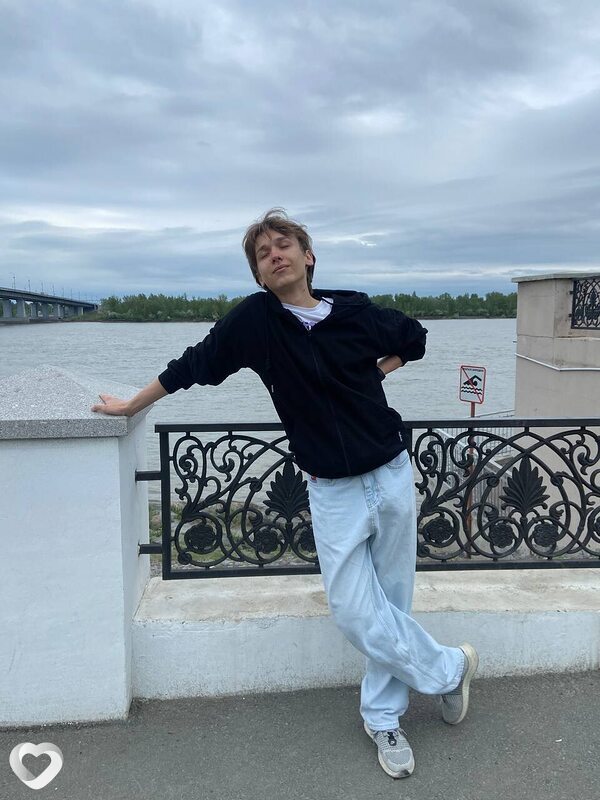 Даня, 19, Барнауле — анкета №2703992