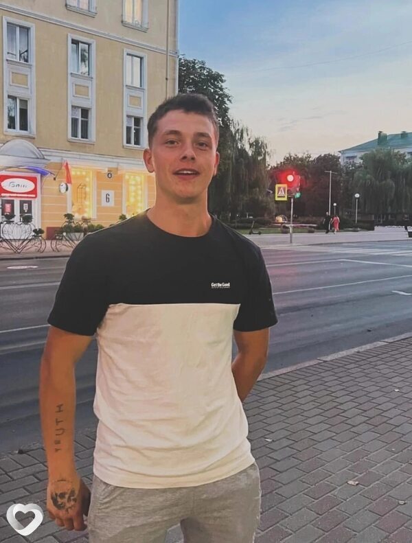 Дмитрий, 21, Минске — анкета №2704735