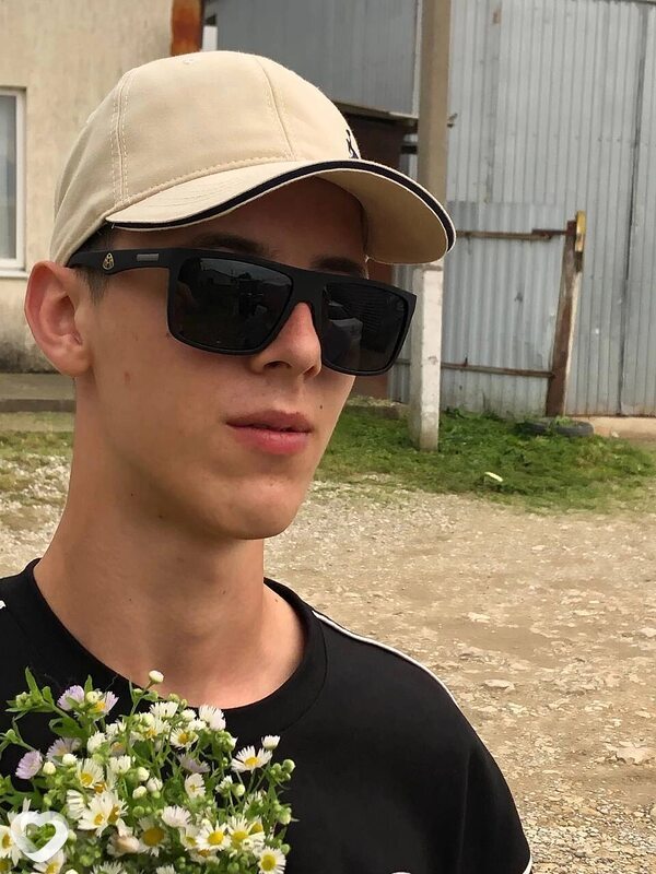 Михаил, 22, Москве — анкета №2707476
