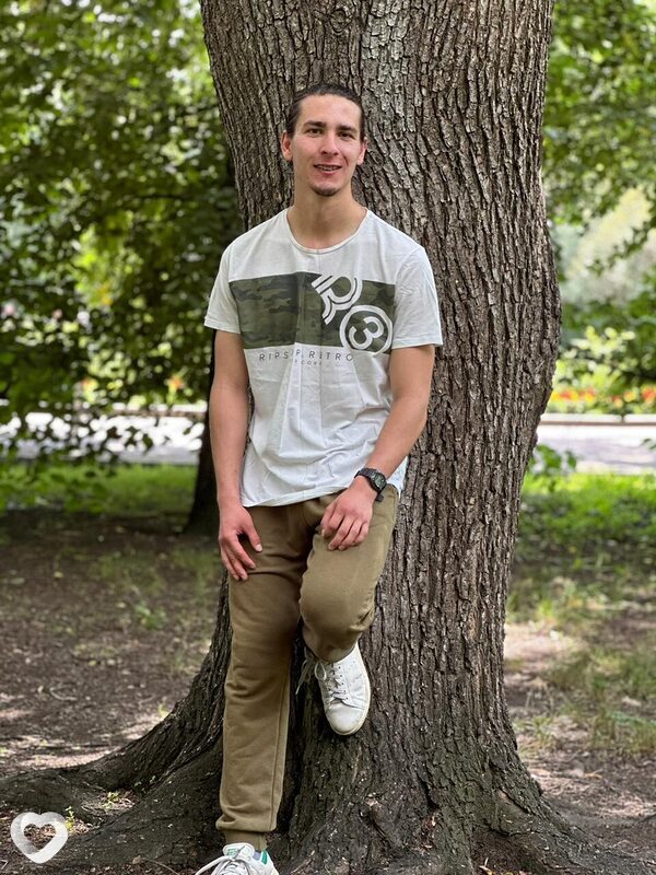 Артем, 26, Екатеринбурге — анкета №2710792
