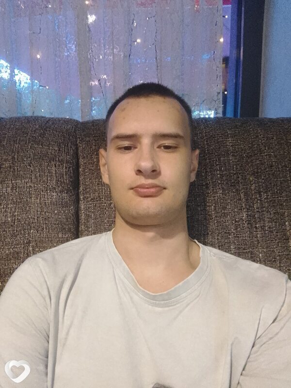 Антон, 22, Братске — анкета №2711696