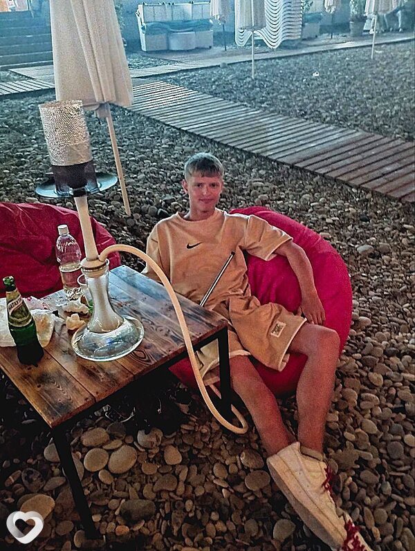 Артем, 19, Москве — анкета №2712282