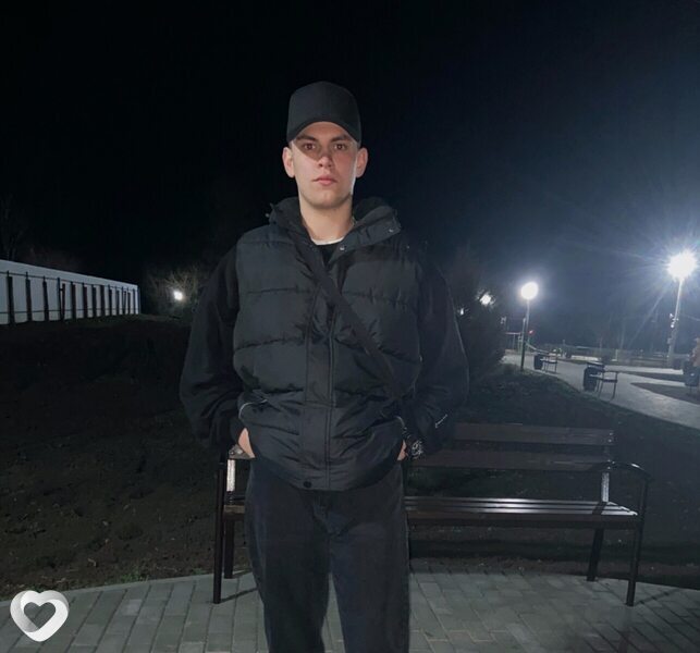 Артем, 22, Краснодаре — анкета №2712011