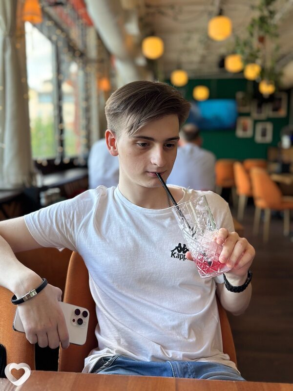 Артём, 20, Тюмени — анкета №2715243