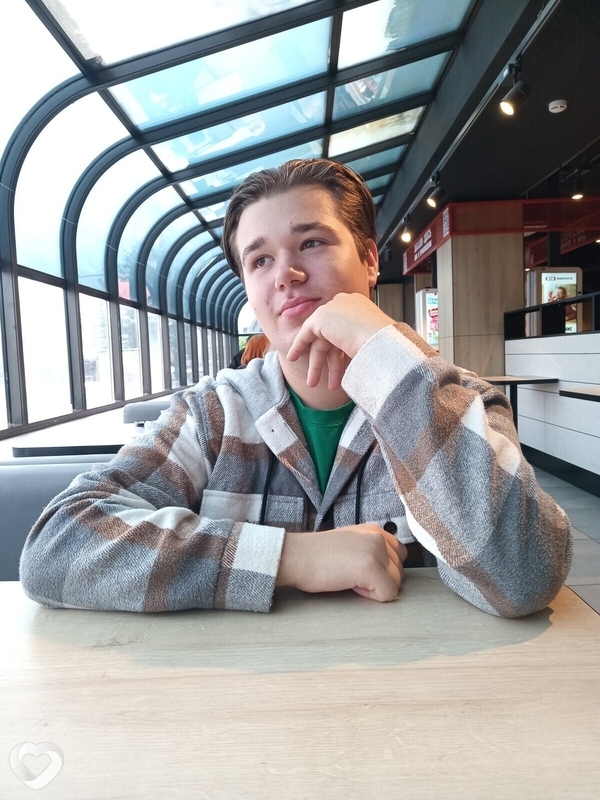 Кирилл, 20, Омске — анкета №2774686