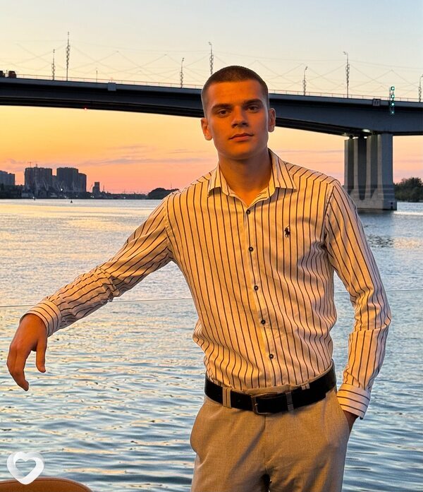 Юрий, 20, Москве — анкета №2774694