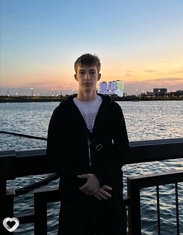 Артем, 21, Москве — анкета №2716976