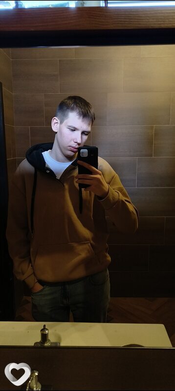 Максим, 20, Москве — анкета №2717924