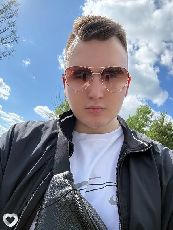Артём, 23, Москве — анкета №2723371