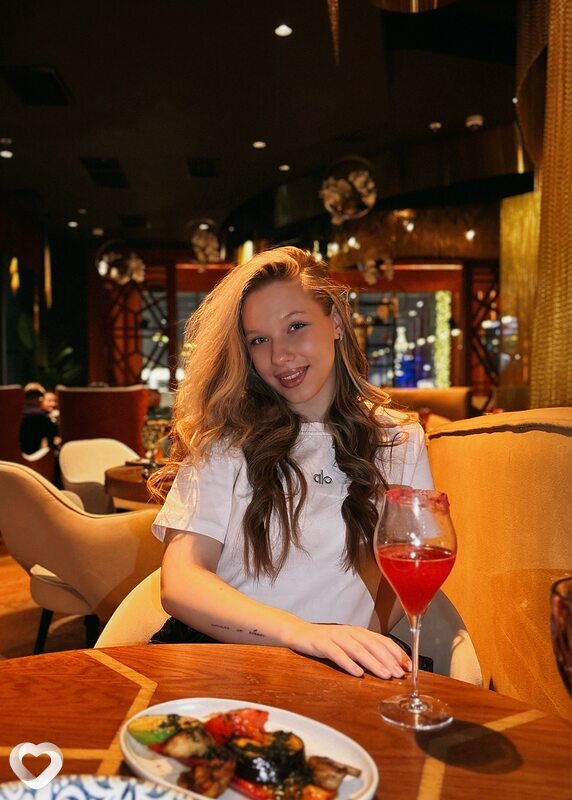 Полина, 19, Ярославле — анкета №2730928