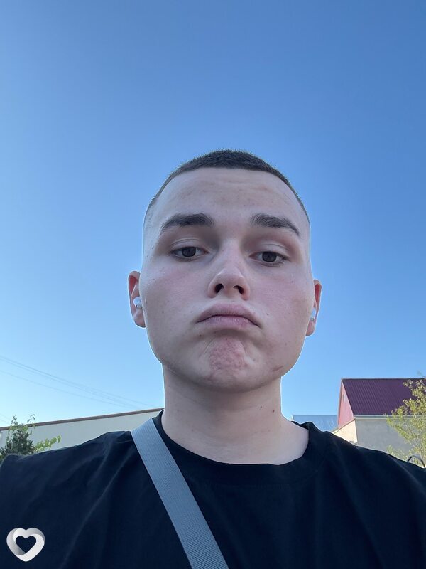 Кирилл, 19, Новороссийске — анкета №2730914