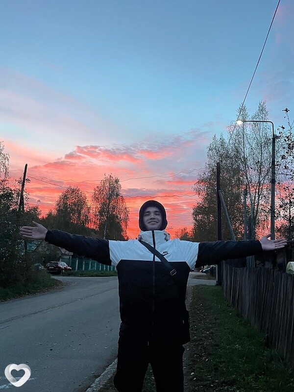 Поклонник, Сим