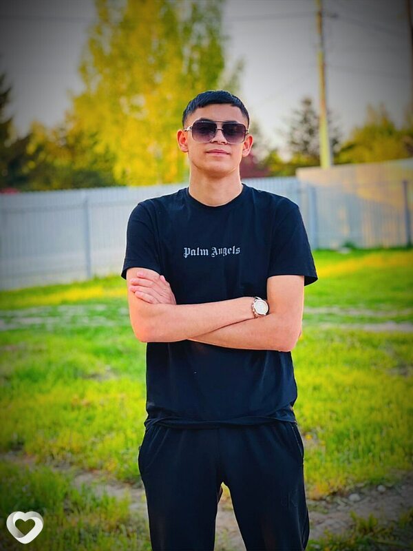Артём, 19, Александрове — анкета №2734470