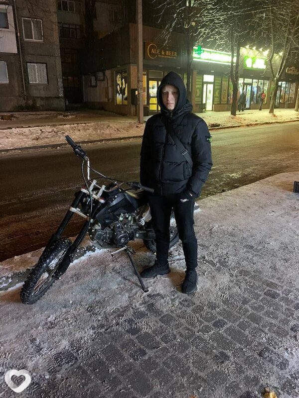 Миша, 19, Каменское — анкета №2740726