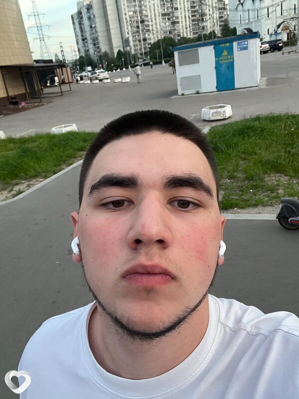 Александр, 19, Москве — анкета №2741388
