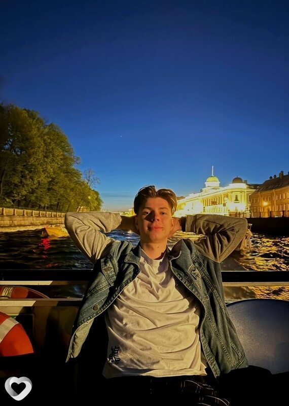 Александр, 21, Москве — анкета №2743759
