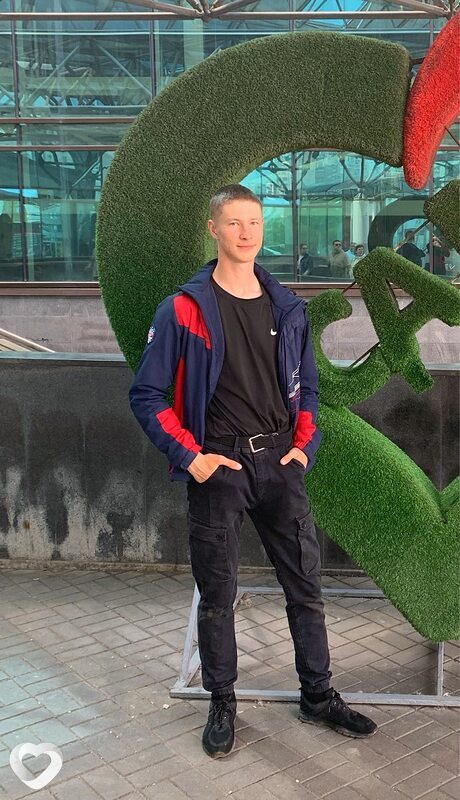 Максим, 20, Москве — анкета №2747239