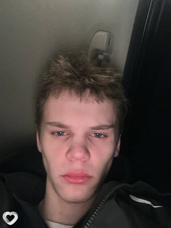 Максим, 21, Москве — анкета №2749324