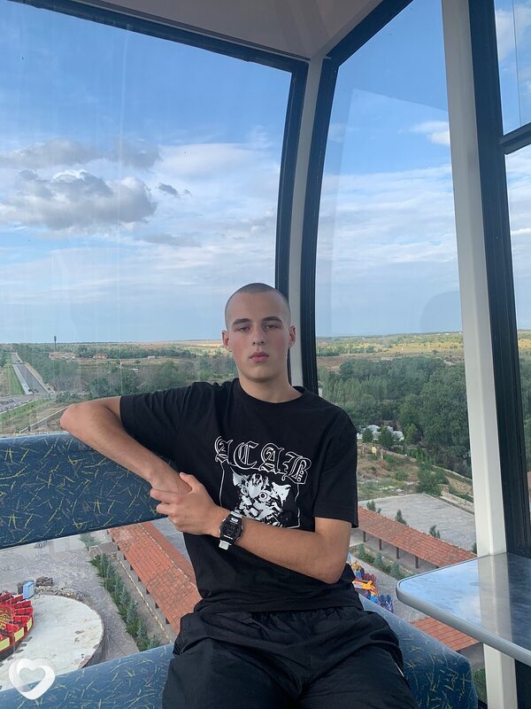 Никита, 19, Донецк (Ростовская Обл.) — анкета №2751231