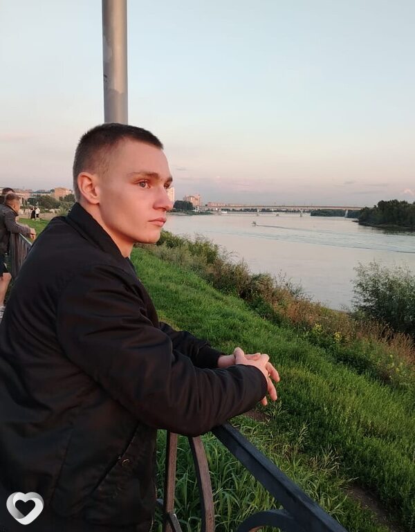 Илья, 21, Омске — анкета №2756051