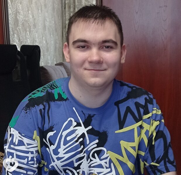 Артëм, 20, Северске — анкета №2761736
