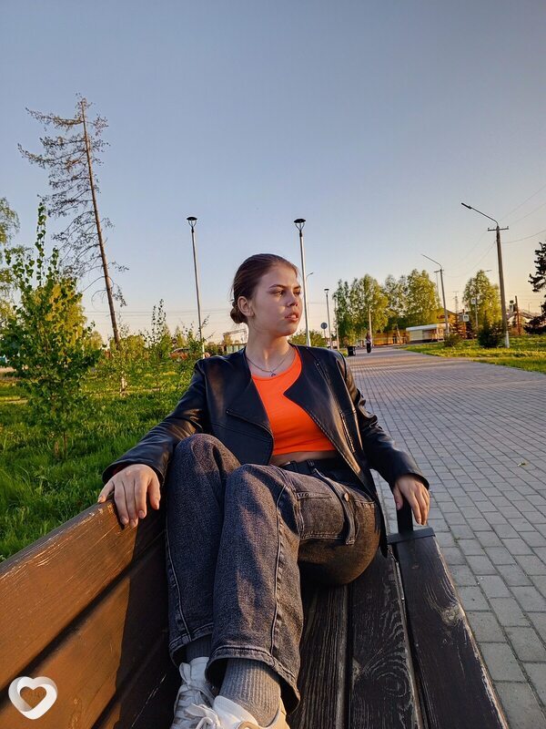 Елена, Мыски