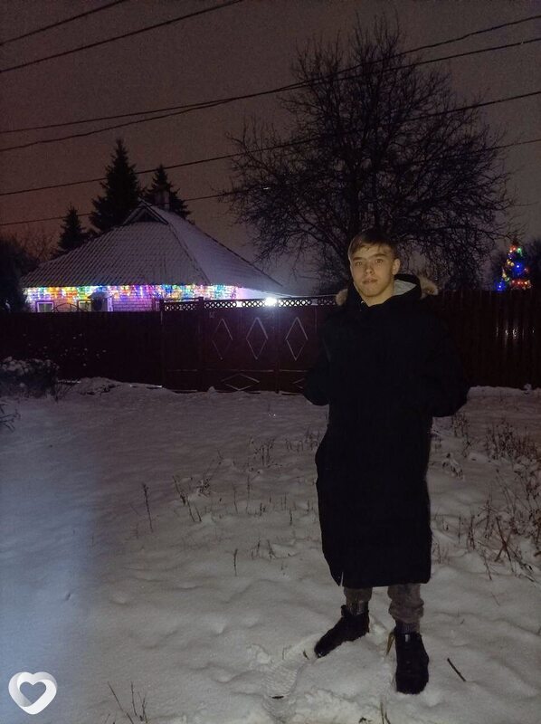 Денис, 19, Свердловске — анкета №2764424