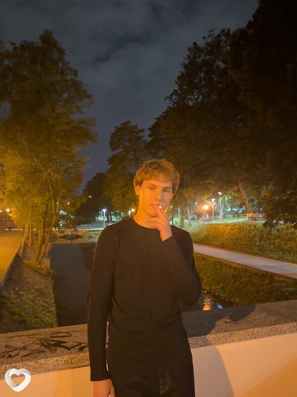Максим, 21, Калининграде — анкета №2771330