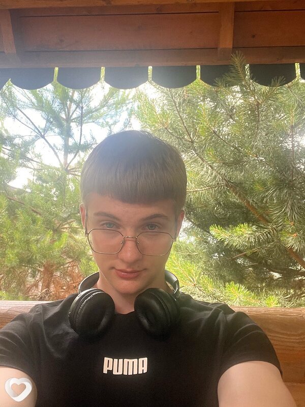 Artur, Радом