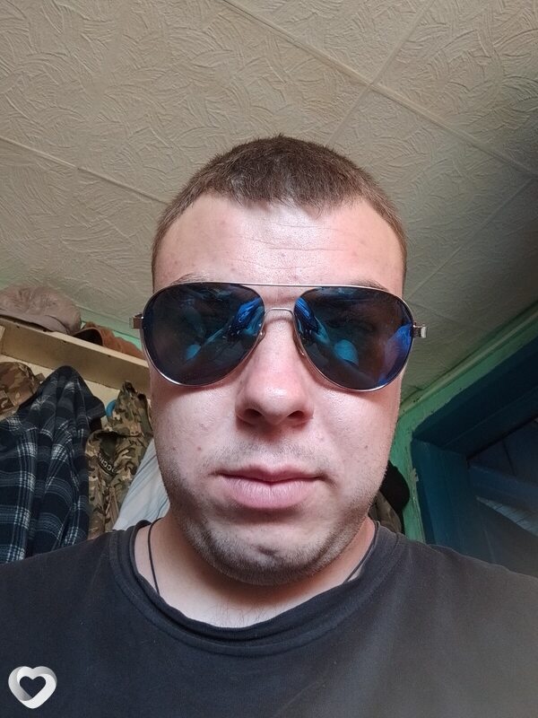Дмитрий, 21, Бийске — анкета №2774101