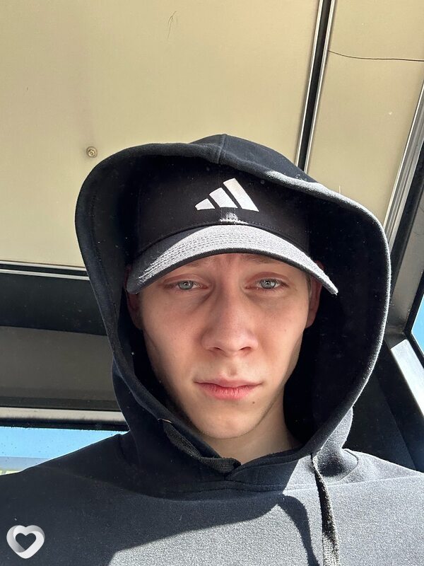 Mikhail, 21, Ангарске — анкета №2777184